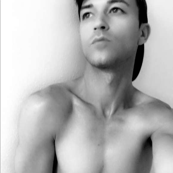 Meet your Posher, Kye - Picture 7 of 8